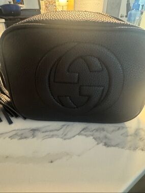 Gucci Black Soho Disco Pebbled Leather Crossbody comes with dust bag
